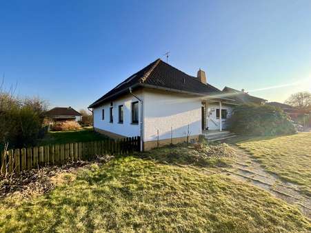 Frontansicht - Einfamilienhaus in 30900 Wedemark mit 231m² kaufen