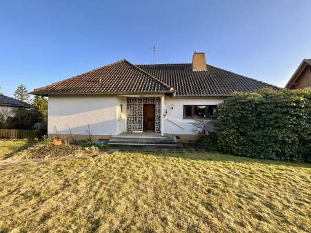 Frontansicht - Einfamilienhaus in 30900 Wedemark mit 231m² kaufen