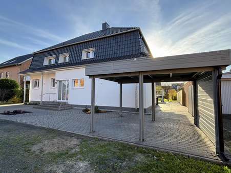 Carport Carport - Zweifamilienhaus in 31275 Lehrte mit 271m² kaufen