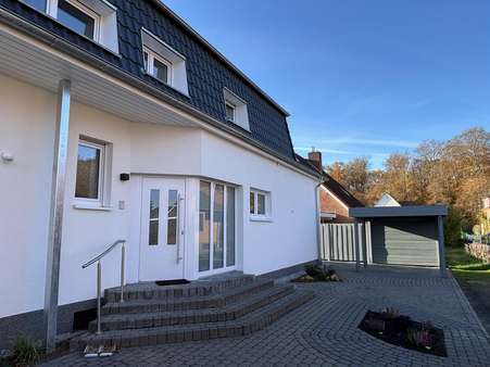 Eingang Eingang - Zweifamilienhaus in 31275 Lehrte mit 271m² kaufen