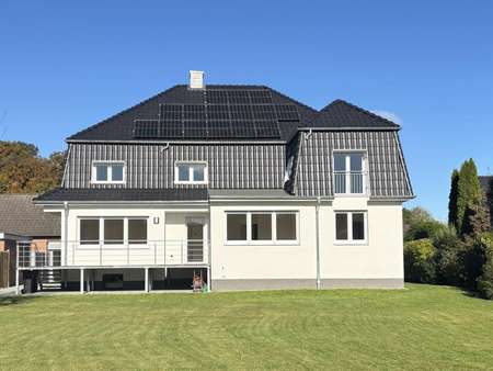 Gartenansicht - Zweifamilienhaus in 31275 Lehrte mit 271m² kaufen