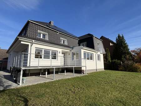 Rückansicht Rückansicht - Zweifamilienhaus in 31275 Lehrte mit 271m² kaufen