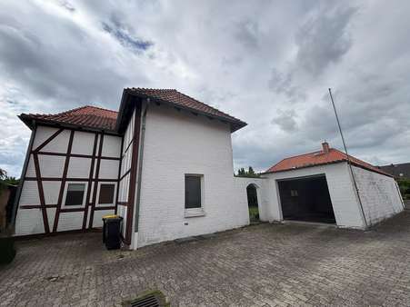 Seitenansicht Seitenansicht - Einfamilienhaus in 31311 Uetze mit 222m² kaufen