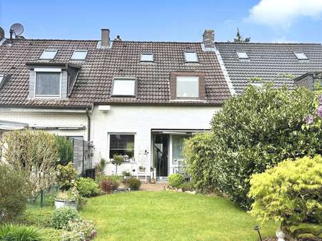 Rückansicht Gebäude - Reihenmittelhaus in 30966 Hemmingen mit 95m² kaufen
