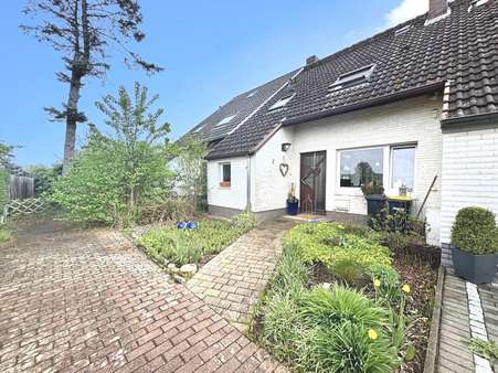 Vorderansicht Gebäude - Reihenmittelhaus in 30966 Hemmingen mit 95m² kaufen