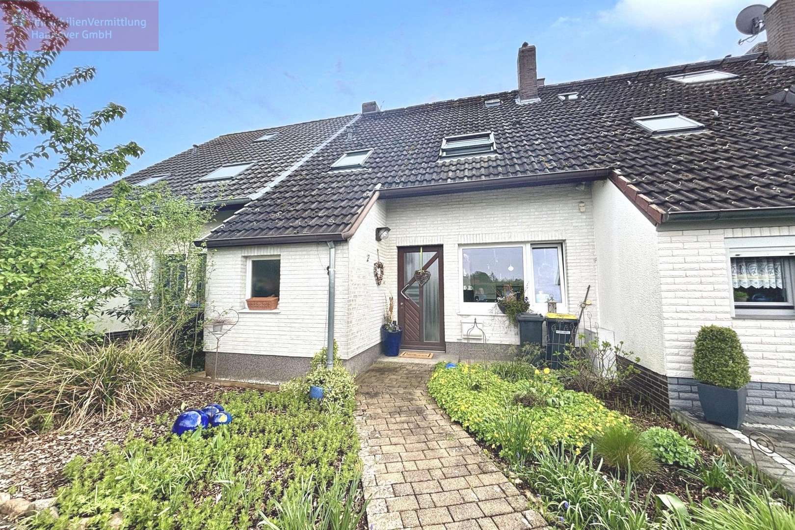 Vorderansicht Gebäude - Reihenmittelhaus in 30966 Hemmingen mit 95m² kaufen