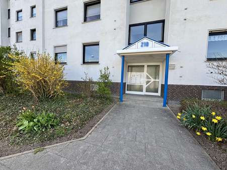 Hauseingang - Erdgeschosswohnung in 30559 Hannover mit 74m² kaufen