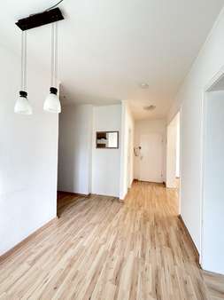 Flur - Erdgeschosswohnung in 30559 Hannover mit 74m² kaufen