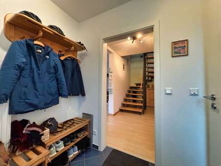 Eingangsbereich/ Windfang - Doppelhaushälfte in 30539 Hannover, Bemerode mit 143m² kaufen