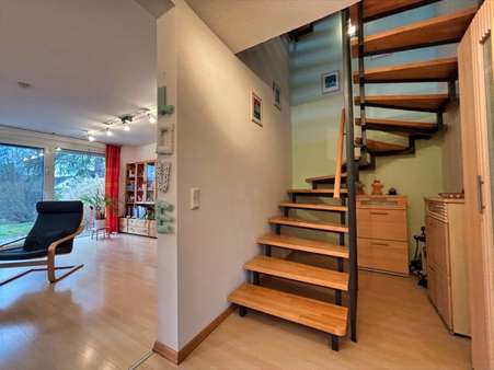 Flur EG / Treppenhaus - Doppelhaushälfte in 30539 Hannover, Bemerode mit 143m² kaufen