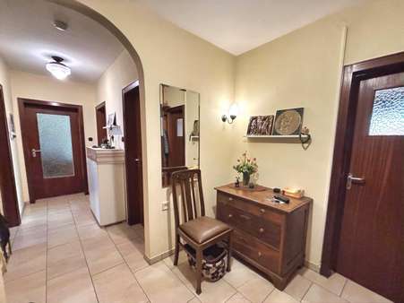 EG: Flur - Zweifamilienhaus in 30926 Seelze mit 275m² kaufen