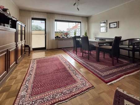 EG: Wohnzimmer - Zweifamilienhaus in 30926 Seelze mit 275m² kaufen