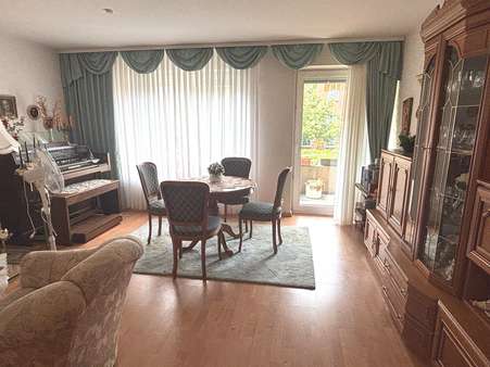 Wohnzimmer Wohnzimmer - Etagenwohnung in 30457 Hannover mit 82m² kaufen