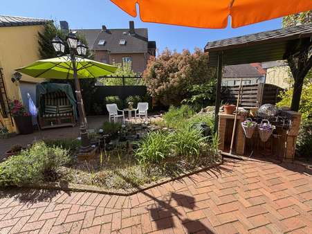 Gartenteich & 2. Terrasse - Doppelhaushälfte in 30952 Ronnenberg mit 178m² kaufen