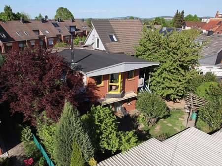 Hochbild Rückansicht - Zweifamilienhaus in 30890 Barsinghausen mit 319m² kaufen