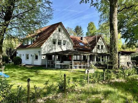 Hausansicht - Mehrfamilienhaus in 30900 Wedemark mit 180m² kaufen