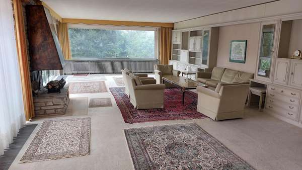 Wohnzimmer - Einfamilienhaus in 30559 Hannover mit 282m² günstig kaufen