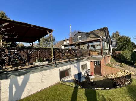 Blick aus dem Garten - Doppelhaushälfte in 30916 Isernhagen mit 240m² kaufen
