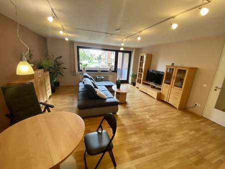 Wohnzimmer - Etagenwohnung in 30851 Langenhagen mit 123m² kaufen
