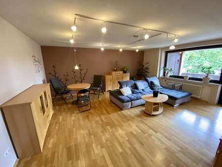 Wohnzimmer - Etagenwohnung in 30851 Langenhagen mit 123m² kaufen