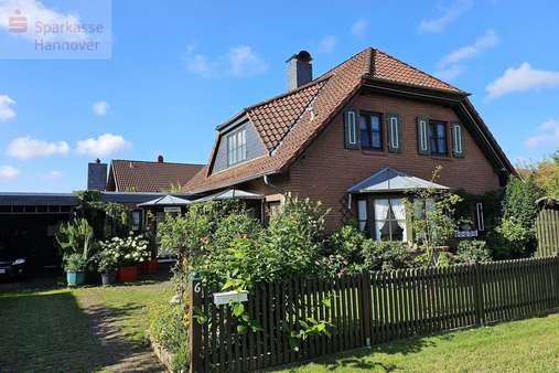Hauseingangsseite Hauseingangsseite - Einfamilienhaus in 31535 Neustadt mit 183m² kaufen
