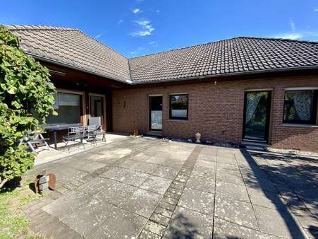 Blick auf die Terrasse - Bungalow in 31157 Sarstedt mit 139m² kaufen