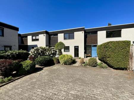 Frontansicht - Einfamilienhaus in 30916 Isernhagen mit 121m² kaufen