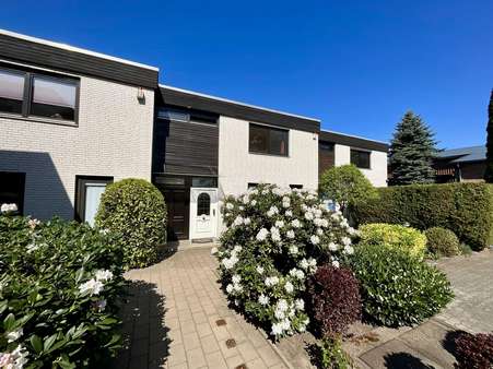 Frontansicht - Einfamilienhaus in 30916 Isernhagen mit 121m² kaufen