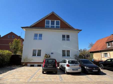 Hausansicht Straße - Mehrfamilienhaus in 30900 Wedemark mit 492m² kaufen