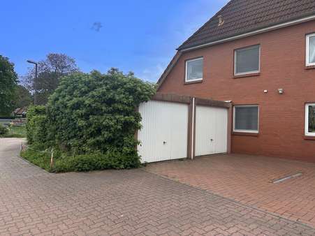 Garagenhof linke Seite - Dachgeschosswohnung in 30826 Garbsen mit 110m² kaufen