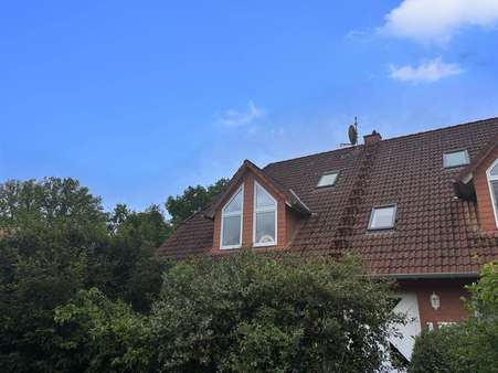 Gaube zur Wohnung - Dachgeschosswohnung in 30826 Garbsen mit 110m² kaufen