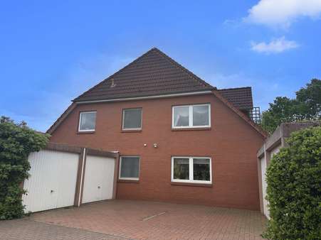 Giebelseite - Dachgeschosswohnung in 30826 Garbsen mit 110m² kaufen