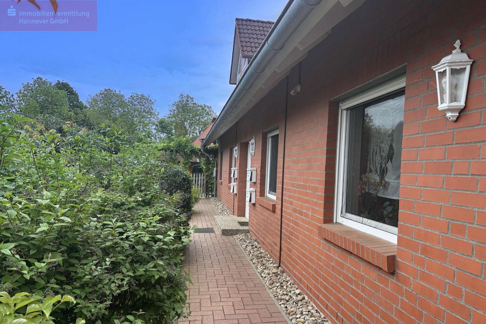 Hauseingang - Dachgeschosswohnung in 30826 Garbsen mit 110m² kaufen