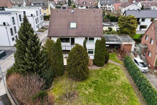 Blick in den Garten - Zweifamilienhaus in 30890 Barsinghausen mit 154m² kaufen