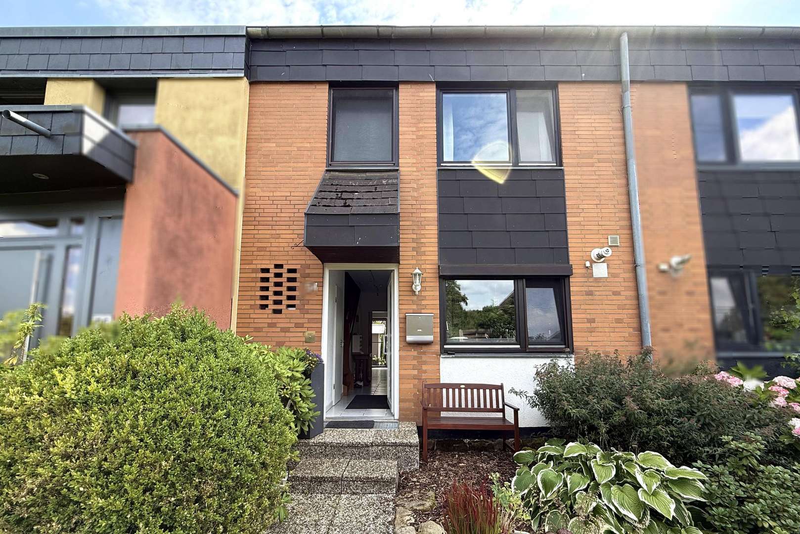 Hauseingang - Reihenmittelhaus in 30890 Barsinghausen mit 130m² kaufen