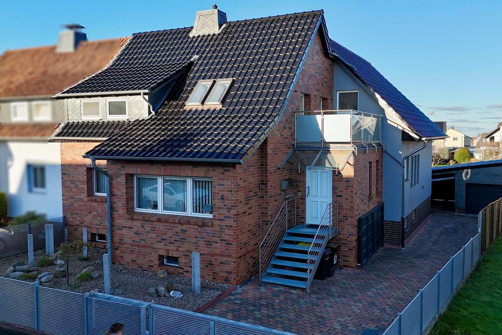 Vorder Ansicht - Zweifamilienhaus in 30890 Barsinghausen mit 190m² kaufen