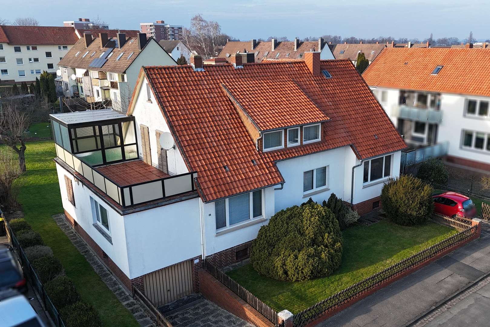 Südostansicht - Zweifamilienhaus in 30890 Barsinghausen mit 214m² kaufen