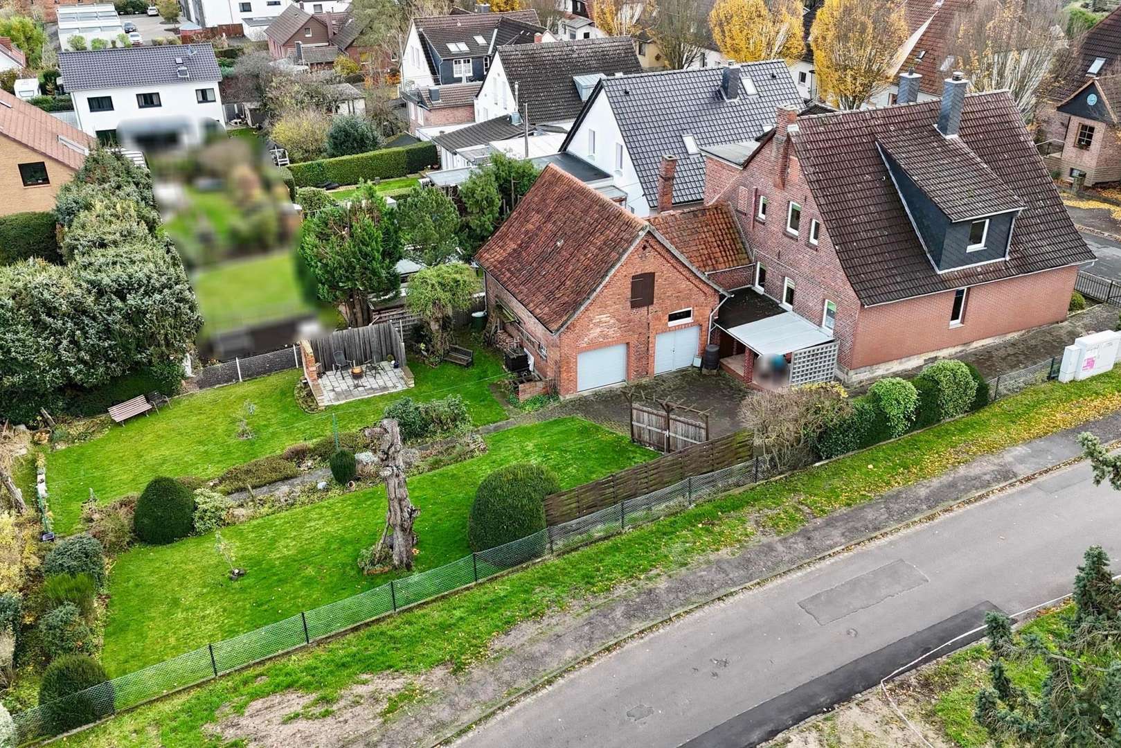 Blick auf das Grundstück - Zweifamilienhaus in 30890 Barsinghausen mit 180m² kaufen