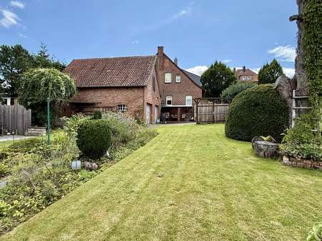 Grundstück - Zweifamilienhaus in 30890 Barsinghausen mit 180m² kaufen