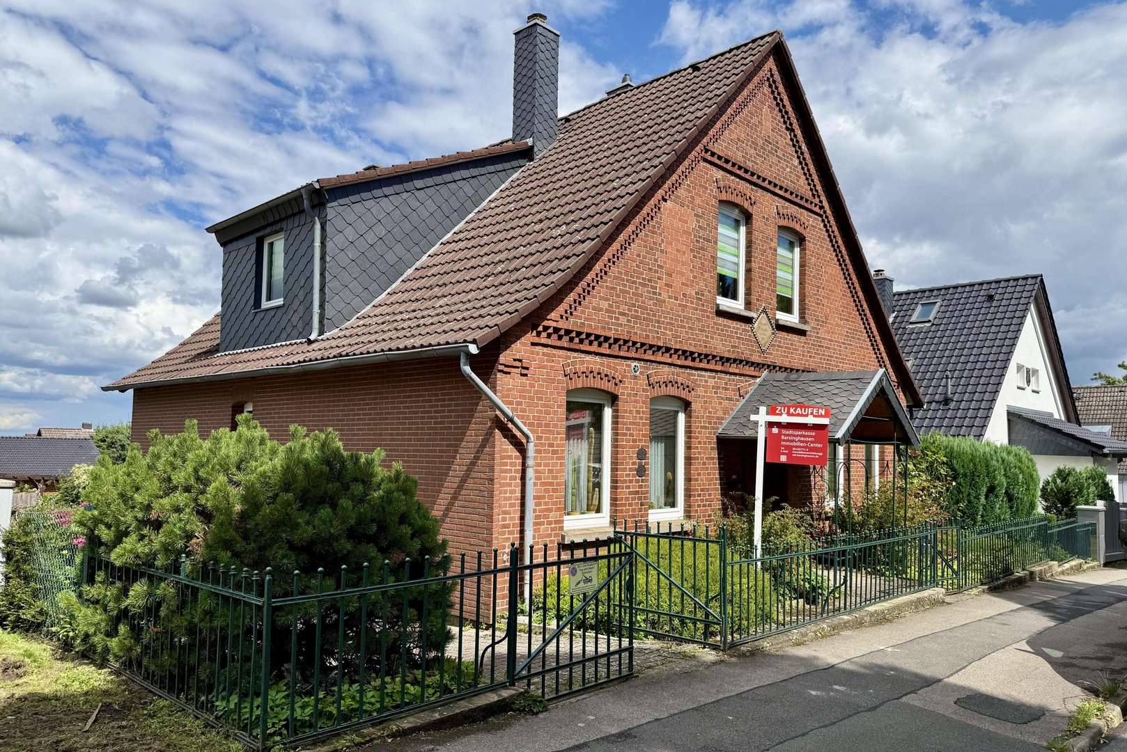 Süd-Ansicht - Zweifamilienhaus in 30890 Barsinghausen mit 180m² kaufen