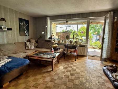 Wohnzimmer - Reihenendhaus in 30890 Barsinghausen mit 110m² kaufen