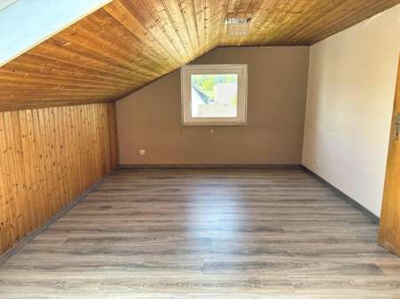 Zimmer im Dachgeschoss - Reihenendhaus in 30890 Barsinghausen mit 110m² kaufen
