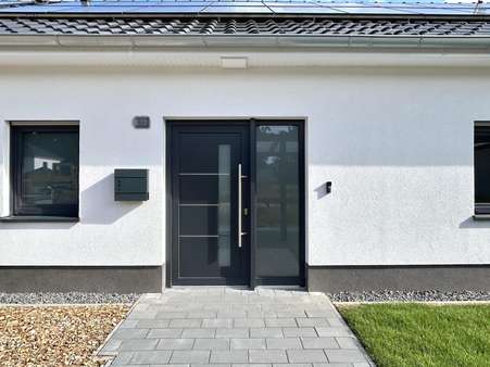 Hauseingang Hauseingang - Doppelhaushälfte in 29693 Hodenhagen mit 104m² kaufen