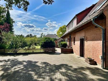 Seitliche Hausansicht - Einfamilienhaus in 29664 Walsrode mit 274m² kaufen
