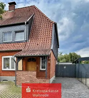 Attraktive Doppelhaushälfte mit Nebengebäude, Garage und Garten in zentraler Wohnlage von Walsrode 