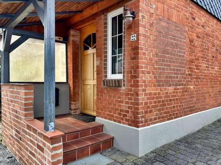 Überdachter Eingangsbereich Überdachter Eingangsbereich - Doppelhaushälfte in 29664 Walsrode mit 117m² kaufen