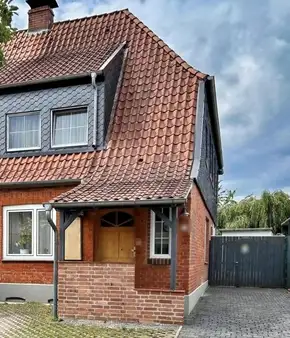 Attraktive Doppelhaushälfte mit Nebengebäude, Garage und Garten in zentraler Wohnlage von Walsrode 