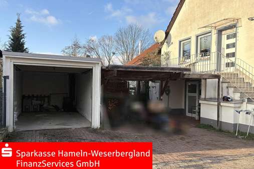 Garage und Carport Garage und Carport - Zweifamilienhaus in 31860 Emmerthal mit 253m² kaufen