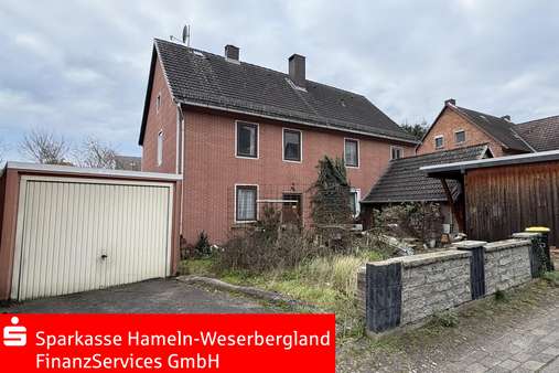 Rückansicht mit Garage Rückansicht mit Garage - Einfamilienhaus in 37620 Halle mit 140m² kaufen