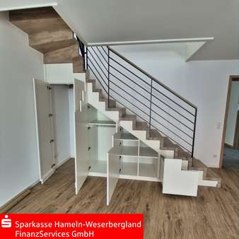 Einbauschrank Treppe - Maisonette-Wohnung in 31848 Bad Münder mit 79m² mieten